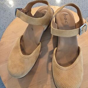 b.o.c. Women's Mustard Ankle Strap Sandals